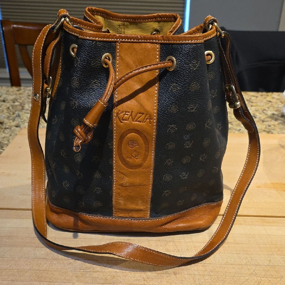 Black and Tan Women's Shoulder Bag